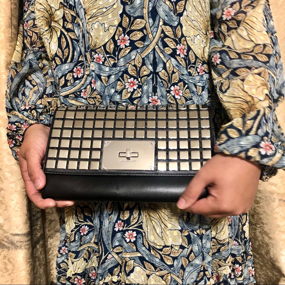 MICHAELS KORS NATALIA TILE GENUINE LEATHER CLUTCH - Picture 2 of 12
